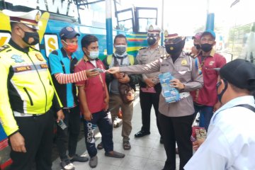 Polisi Sidoarjo ingatkan larangan mudik di Terminal Purabaya