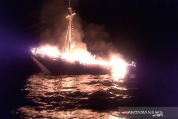 Kapal wisata terbakar di Selat Buton, seorang ABK-nya WN AS