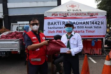 PMI Jaktim beri santunan untuk anak yatim-piatu di Cipayung