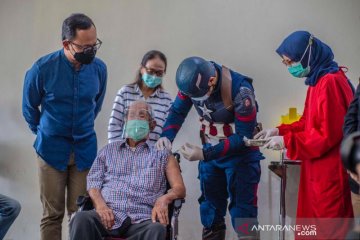 Kakek usia 104 tahun jadi contoh vaksinasi bagi lansia di Kota Bogor