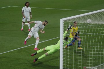 Dua gol Benzema antarkan Real Madrid puncaki klasemen Liga Spanyol