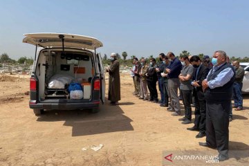 Pemakaman jenazah COVID-19 di timur Kota Gaza