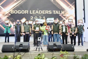 Ade Yasin dapat banyak ide dari milenial peserta "Bogor Leaders Talk"