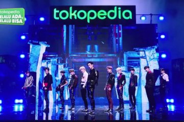 The Boyz tampilkan "Stealer" dengan enerjik di Tokopedia WIB