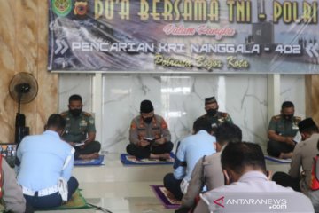 Tentara-polisi di Bogor doa bersama untuk awak KRI Nanggala-402