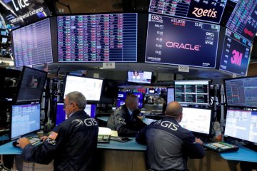 Wall Street naik didukung data ekonomi, Nasdaq melonjak 198,40 poin