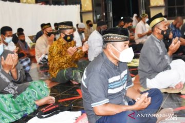 Prajurit TNI Merauke lakukan doa untuk keselamatan KRI Nanggala