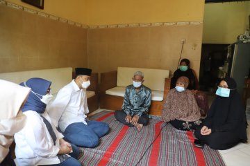 Wali Kota Surabaya kunjungi keluarga awak KRI Nanggala-402