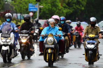 Sebagian DKI Jakarta turun hujan intensitas sedang pada Senin