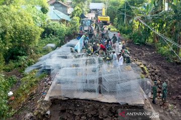 TNI AD buat prioritas pembangunan jembatan rusak akibat bencana di NTB