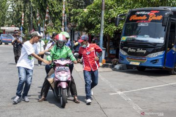 Sejumlah bus penumpang masih beroperasi di periode larangan mudik