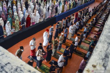 Umat Islam gelar shalat ghaib untuk awak KRI Nanggala 402 yang gugur di perairan Bali