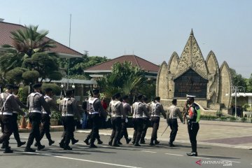 Prosesi pemakaman Mayjen TNI (Anumerta) IGP Danny KN dijaga ketat