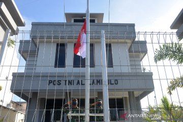 Bendera Setengah Tiang Penghormatan untuk Awak Kapal Selam