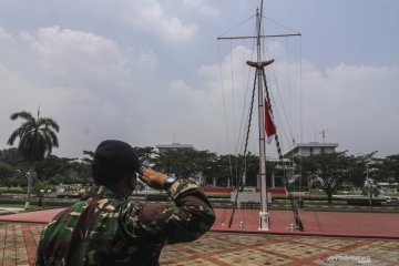 Mabes TNI AL kibarkan bendera setengah tiang selama sepekan