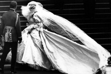 Gaun pengantin Putri Diana jadi bintang di pameran fesyen kerajaan