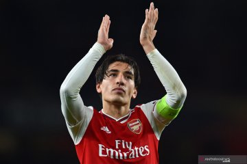 Arsenal siap lepas Hector Bellerin dan rekrut Max Aarons dari Norwich