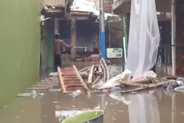 DKI kemarin, banjir di Kampung Melayu hingga pemeriksaan Persija