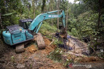 Penutupan sumur minyak ilegal di Musi Banyuasin