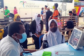 Tim gabungan tes kesehatan santri di terminal Pamekasan