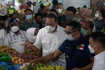 Mendag Lutfi cek langsung harga kebutuhan pokok di pasar tradisional