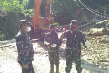 Pemprov kirimkan alat berat dan logistik tangani longsor Batang Toru