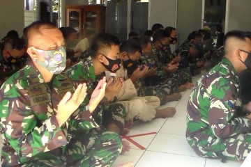 Lanal Kendari doa bersama untuk awak KRI Nanggala-402 yang gugur