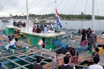 Ngabuburit dan buka puasa di atas perahu bagan