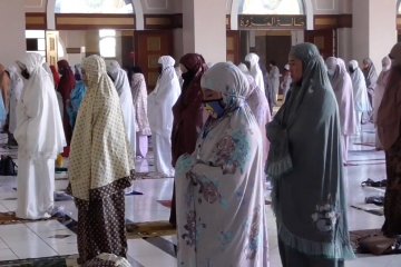 Pemerintah bolehkan shalat tarawih berjamaah di masjid dengan syarat