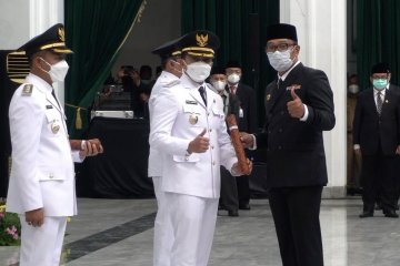 Ridwan Kamil lantik Bupati-Wakil Bupati Bandung dan Tasikmalaya