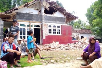 1 tewas dan puluhan rumah rusak di Jember dan Lumajang