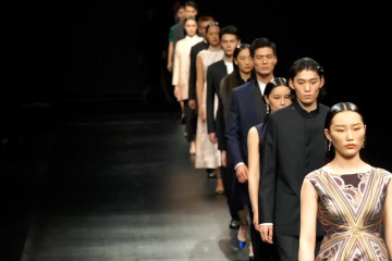 Perpaduan sentuhan modern dengan gaya tradisional di Shanghai Fashion Week