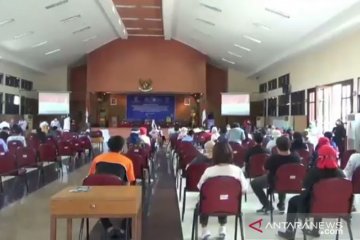 Wagub DKI tinjau vaksinasi COVID-19 bagi buruh di Pondok Kelapa