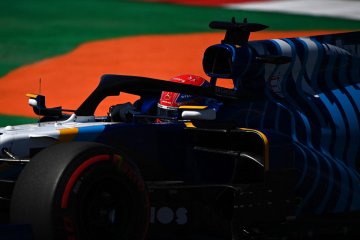 Russell incar poin pertama untuk Williams di Portugal