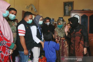 Menteri Sosial serahkan tabungan untuk anak kru KRI Nanggala 402