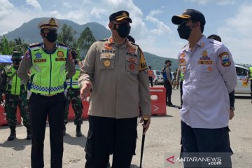 Polisi berlakukan tes usap bagi pengendara masuk Garut