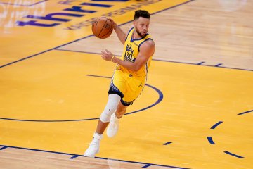 Stephen Curry cetak 45 poin saat Warriors tundukkan Clippers