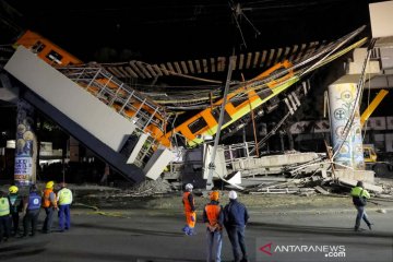 Jembatan layang untuk kereta ambruk di Meksiko, puluhan orang tewas