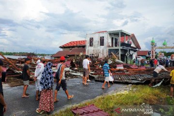 Bangunan bertingkat dua di Sampit roboh timpa pekerja