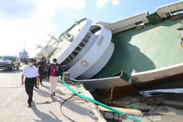 Menko PMK minta segera evakuasi kapal feri karam di Sabu Raijua