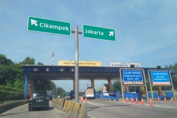 H-2 pengetatan mudik, Tol Jakarta-Cikampek masih ramai lancar