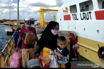 Ratusan penumpang telantar di Situbondo diangkut kapal perintis