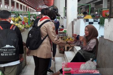 Pramuka Temanggung ingatkan prokes di pasar tradisional