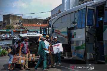 Lonjakan pemudik di Terminal Cicaheum Bandung