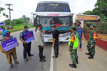 Penyekatan pemudik di jalan Lintas Sumatera