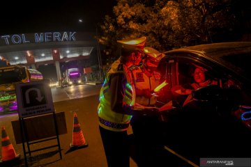 Polda Metro putar balik 725 kendaraan di hari pertama penyekatan