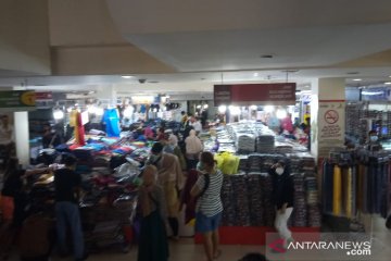 Pasar Senen Jaya terpantau masih ramai H-7 lebaran