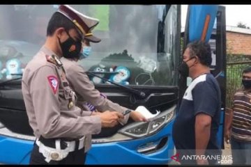 Ratusan kendaraan pemudik putar balik sebelum masuk Jambi