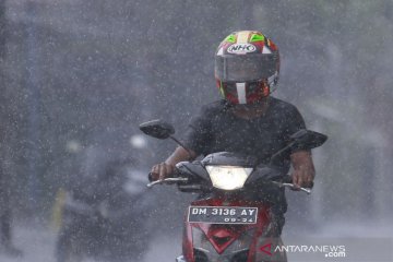 Hujan lebat diprakirakan mengguyur sebagian wilayah Indonesia