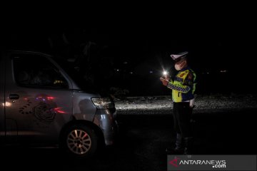 Penyekatan kendaraan di perbatasan Bandung-Garut